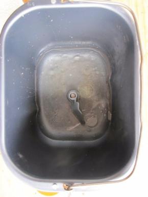 一杯水（可用鲜榨果汁代替也可用牛奶，我喜欢橙汁哦）