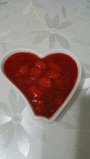 喜欢大大的果肉在里面所以就不用打碎了，色泽鲜艳、绝对无添加健康、配面包、酸奶很好吃的！