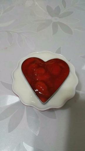 配上自制的酸奶，味道好极了，宝贝很喜欢