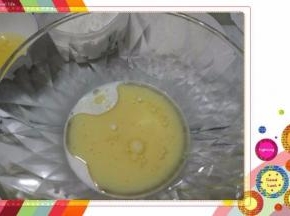 把奶和油混合均匀，我用的就是宝宝的奶粉
