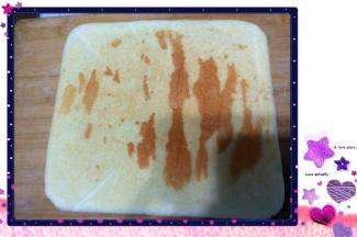 入180°预热10分钟的烤箱，150°35分钟即可出炉