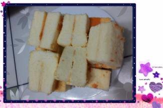 之后切成小长方形中间不切断对折，块小一点孩子好拿，松软可口，有淡淡的奶香，最重要安全放心，融进了麻麻满满的爱意。