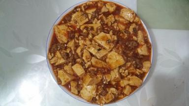 看这一大盘，平时我都在炒一个菜，配上米饭开造，正好饭熟菜上桌，适合上班族又不喜欢外面的饭菜的人哦。