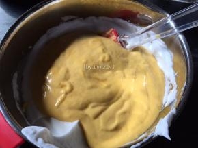 再倒回蛋白糊中翻拌均匀
