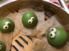 放在菠菜面团合适位置