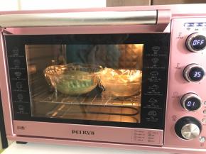 将两个面团放入碗中，盖上保鲜膜放在温暖处发酵