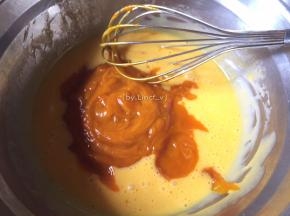 加入南瓜泥搅拌均匀
