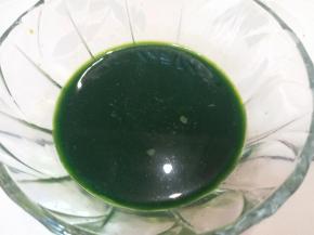 滤过后的菠菜汁