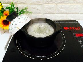 中途用勺子搅拌