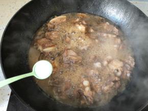 20分钟后加入适量食盐，继续烧5分钟