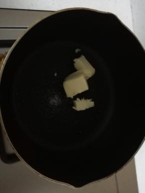 黄油小火加热溶化
