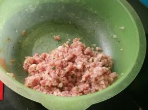 一个方向搅打均匀。