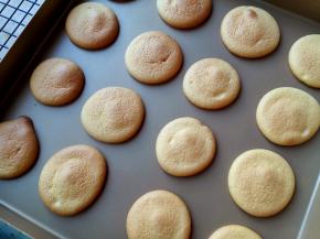 9．	出炉后等凉了再脱模，这时会有一点塌是正常的