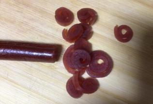 取一节果丹皮切圈