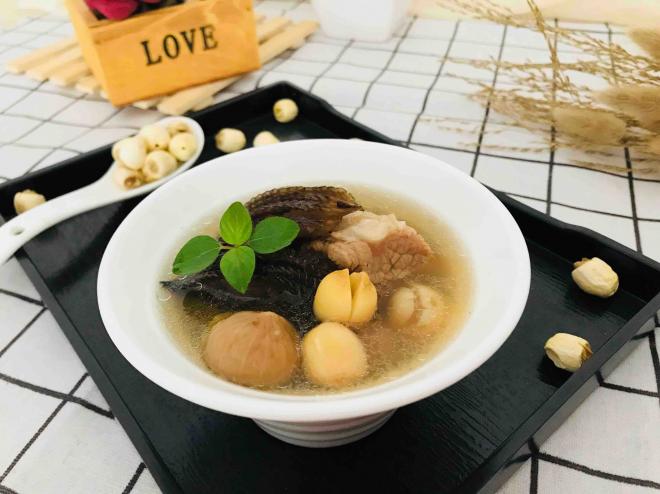 无花果莲子膨鱼腮扇骨汤