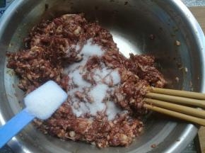 加入盐适量。