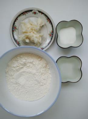 称量好油皮所需材料