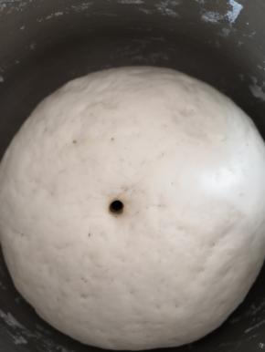 白面团发酵至二倍大小