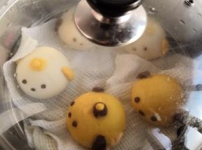热水入锅，大火蒸10分钟，小火蒸8分钟关火5分钟后出锅