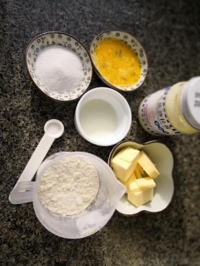 称量好所有材料黄油需要提前软化好