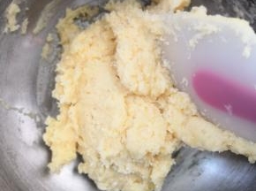 用刮刀搅拌均匀即可，不要过度搅拌