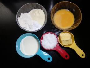 11.在面团一发的期间，我们来做奶黄馅。 