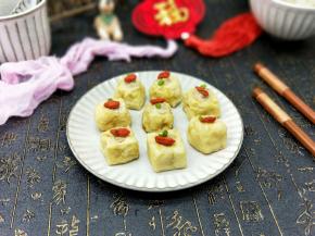 取出放上枸杞做装饰。