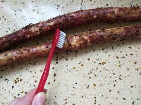 铁棍山药刷洗干净