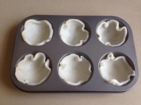 放进半圆的模具里