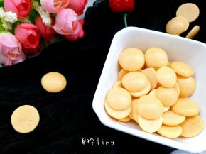 烤好后的蛋黄溶豆晾凉后密封保存