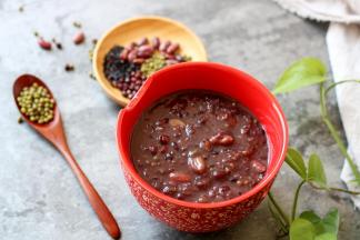 香甜的八宝粥，喜欢喝稀一点的可以减少食材的份量