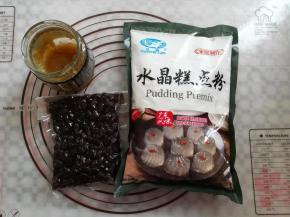 准备好做钵仔糕的材料并称出需要的重量