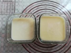 用滤网过筛好的面浆