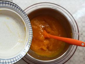 加入融化好的吉利丁片液