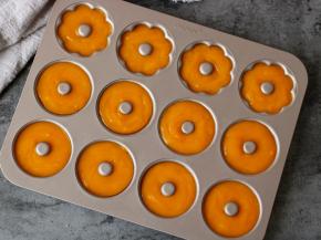 南瓜羊羹凝固成型后取出