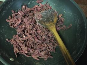 一直翻拌至反砂干爽即可