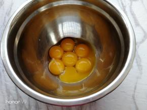 分离蛋黄。
