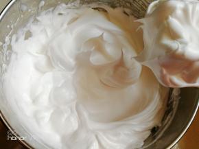 打发到小尖角状态即可。