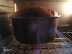 放入烤箱里面，150度烤40分钟，170度烤20分钟。