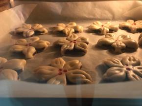 烤箱预热160度，烘焙20分钟即可