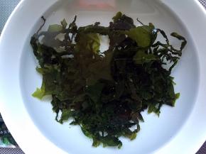 干海木耳用水浸泡20分钟