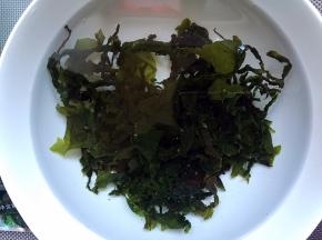 干海木耳用水浸泡20分钟