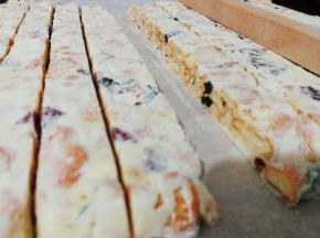 切割时候你会看到漂亮的切面就是雪花酥的效果