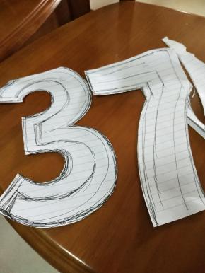 自制纸模：可以打印再剪出来，也可以像我这样自己画^o^