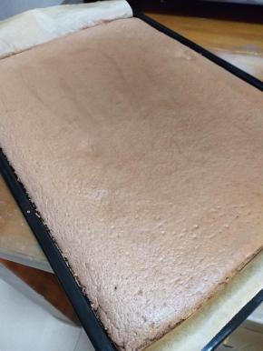 出炉震出热气，晾凉备用。