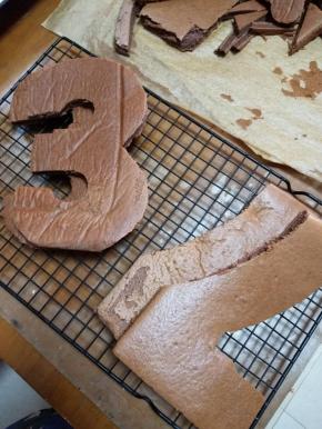 刚刚好可以切出四个大字