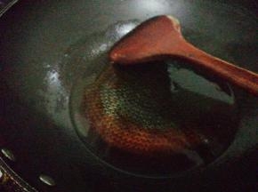 炒制琥珀色，即可，切勿炒焦