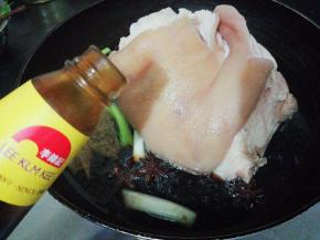 再放入蚝油，搅拌下锅中调料