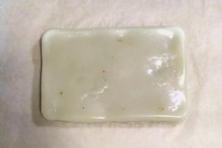 稍放凉后，用油纸包起入冰箱冷藏30分钟。