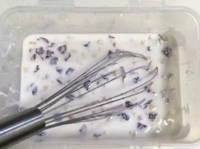 用打蛋器搅拌几下。